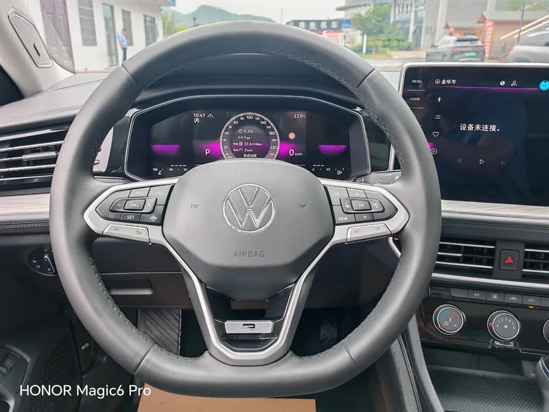 Volkswagen Sagitar 2023 300TSI DSG Version transcendée intérieur photo 10 Volkswagen Sagitar 2023 300TSI DSG Version transcendée intérieur photo 10