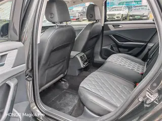 Volkswagen Sagitar 2023 300TSI DSG Version transcendée intérieur photo 12 Volkswagen Sagitar 2023 300TSI DSG Version transcendée intérieur photo 12