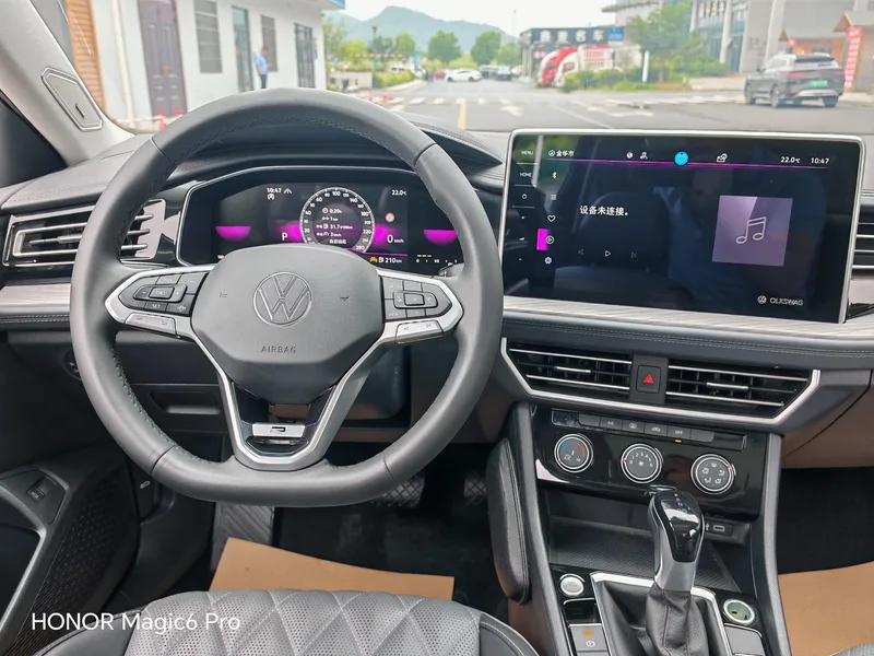 Volkswagen Sagitar 2023 300TSI DSG Version transcendée intérieur photo 14 Volkswagen Sagitar 2023 300TSI DSG Version transcendée intérieur photo 14