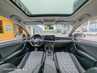 Volkswagen Sagitar 2023 300TSI DSG Version transcendée intérieur photo 16 Volkswagen Sagitar 2023 300TSI DSG Version transcendée intérieur photo 16