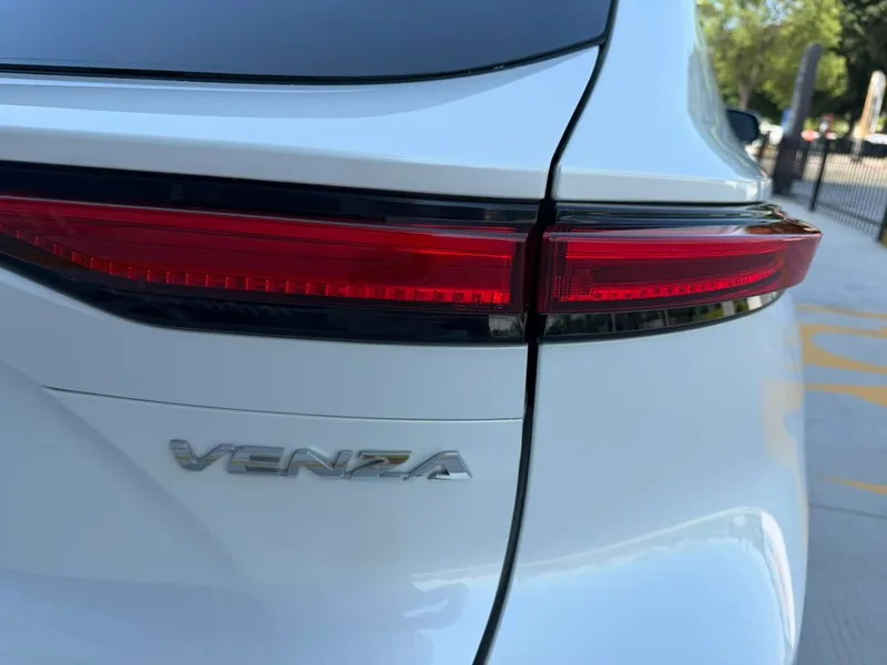 Toyota Venza 2022 2.0L CVT Two-wheel-drive Prestige Edition exterior photo 10 Toyota Venza 2022 2.0L CVT Two-wheel-drive Prestige Edition exterior photo 10