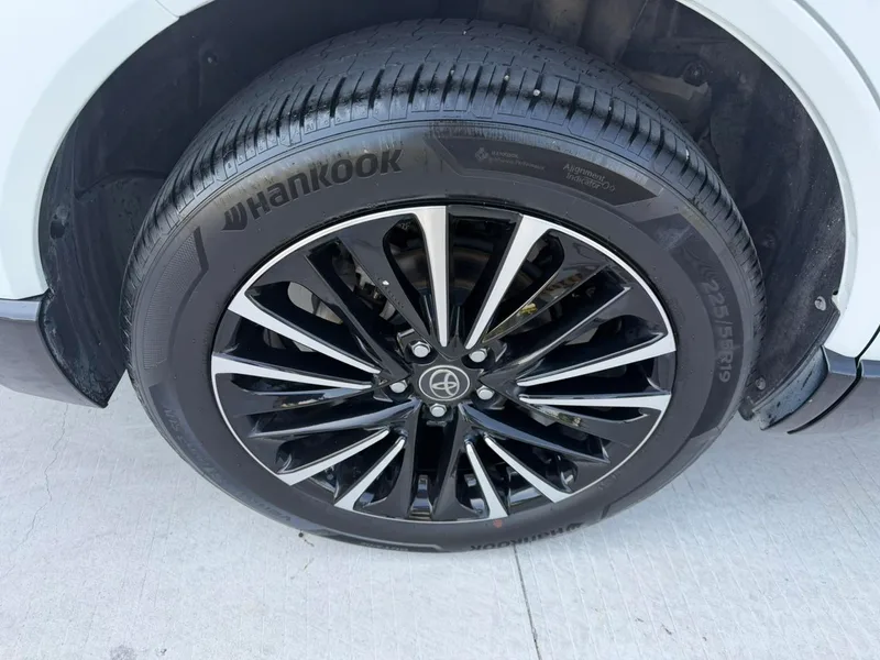 Toyota Venza 2022 2.0L CVT Two-wheel-drive Prestige Edition interior photo 15 Toyota Venza 2022 2.0L CVT Two-wheel-drive Prestige Edition interior photo 15