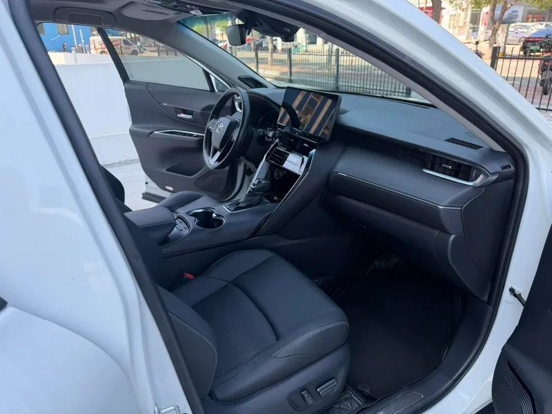 Toyota Venza 2022 2.0L CVT Two-wheel-drive Prestige Edition interior photo 17 Toyota Venza 2022 2.0L CVT Two-wheel-drive Prestige Edition interior photo 17