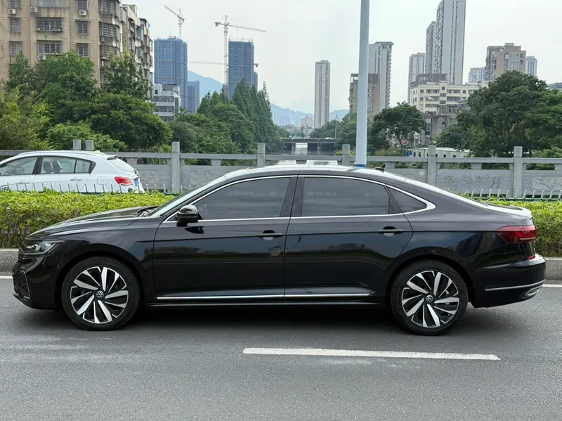 Volkswagen Passat 2022 330TSI Star Elite Edition exterior photo 4 Volkswagen Passat 2022 330TSI Star Elite Edition exterior photo 4