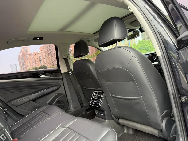 Volkswagen Passat 2022 330TSI Star Elite Edition interior photo 9 Volkswagen Passat 2022 330TSI Star Elite Edition interior photo 9
