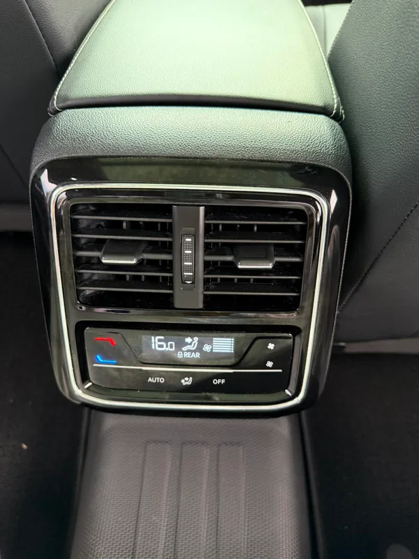 Volkswagen Passat 2022 330TSI Star Elite Edition interior photo 11 Volkswagen Passat 2022 330TSI Star Elite Edition interior photo 11