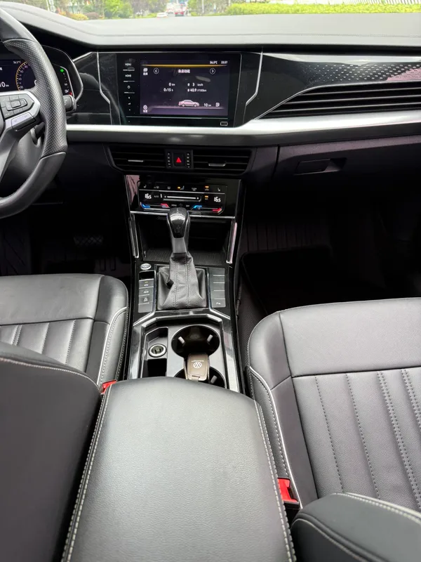 Volkswagen Passat 2022 330TSI Star Elite Edition interior photo 12 Volkswagen Passat 2022 330TSI Star Elite Edition interior photo 12