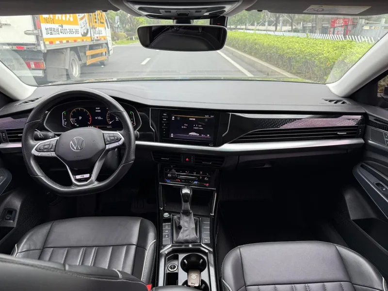 Volkswagen Passat 2022 330TSI Star Elite Edition interior photo 13 Volkswagen Passat 2022 330TSI Star Elite Edition interior photo 13