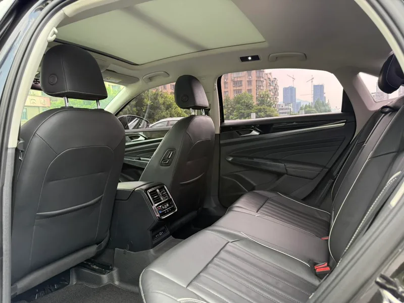 Volkswagen Passat 2022 330TSI Star Elite Edition interior photo 15 Volkswagen Passat 2022 330TSI Star Elite Edition interior photo 15