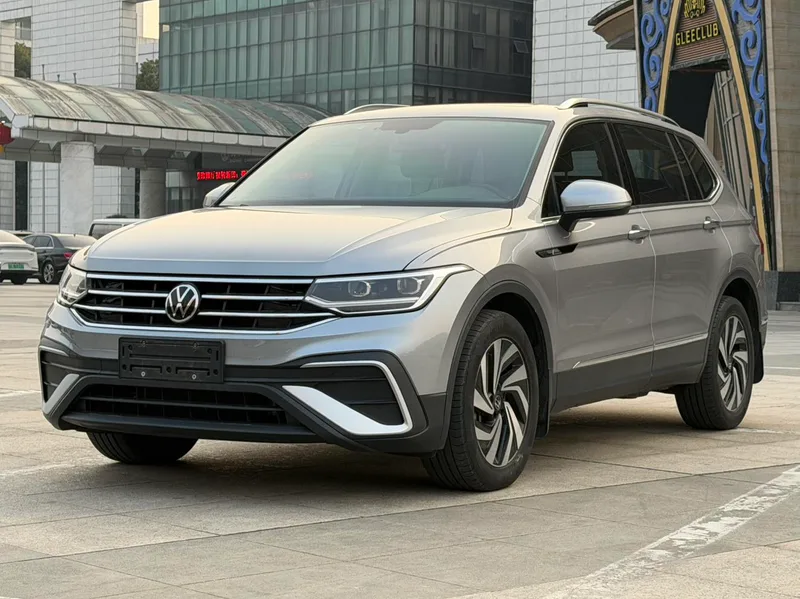 Volkswagen Tiguan L 2022 330TSI Automatic two-wheel drive comfortable version exterior photo 1 Volkswagen Tiguan L 2022 330TSI Automatic two-wheel drive comfortable version exterior photo 1