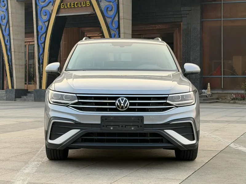 Volkswagen Tiguan L 2022 330TSI Automatic two-wheel drive comfortable version exterior photo 2 Volkswagen Tiguan L 2022 330TSI Automatic two-wheel drive comfortable version exterior photo 2