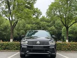 Volkswagen Tiguan L 2022 330TSI Auto Two-Drive Smart Edition exterior photo 2 Volkswagen Tiguan L 2022 330TSI Auto Two-Drive Smart Edition exterior photo 2