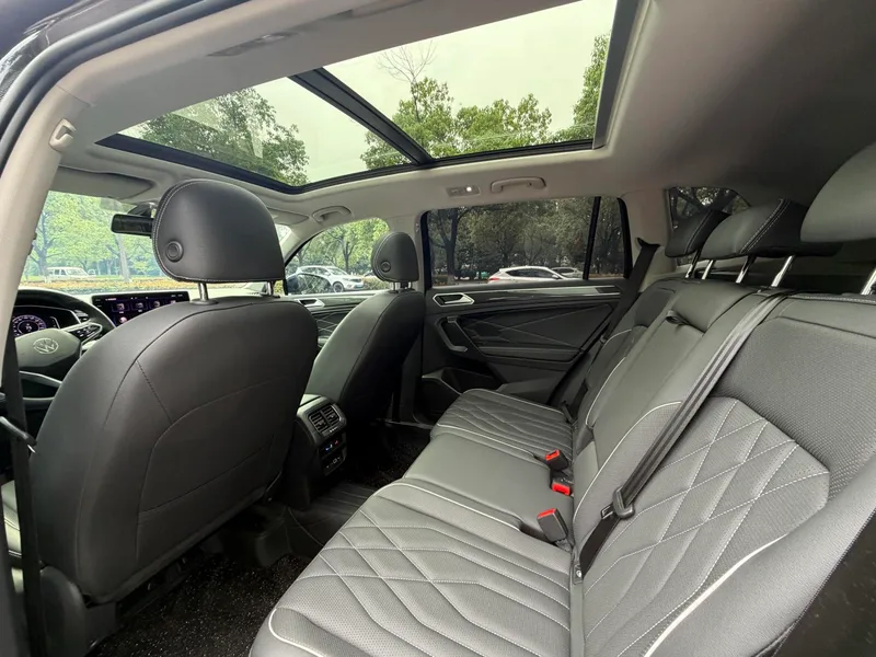 Volkswagen Tiguan L 2022 330TSI Auto Two-Drive Smart Edition interior photo 6 Volkswagen Tiguan L 2022 330TSI Auto Two-Drive Smart Edition interior photo 6