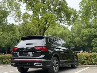 Volkswagen Tiguan L 2022 330TSI Auto Two-Drive Smart Edition interior photo 7 Volkswagen Tiguan L 2022 330TSI Auto Two-Drive Smart Edition interior photo 7