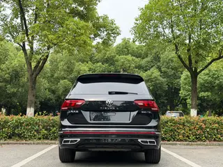 Volkswagen Tiguan L 2022 330TSI Auto Two-Drive Smart Edition interior photo 8 Volkswagen Tiguan L 2022 330TSI Auto Two-Drive Smart Edition interior photo 8