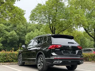 Volkswagen Tiguan L 2022 330TSI Auto Two-Drive Smart Edition interior photo 9 Volkswagen Tiguan L 2022 330TSI Auto Two-Drive Smart Edition interior photo 9