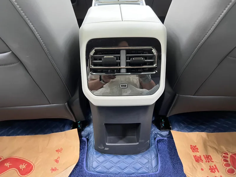 Jetour Shanhai L6 2024 1.5TD DHT ULTRA interior photo 18 Jetour Shanhai L6 2024 1.5TD DHT ULTRA interior photo 18