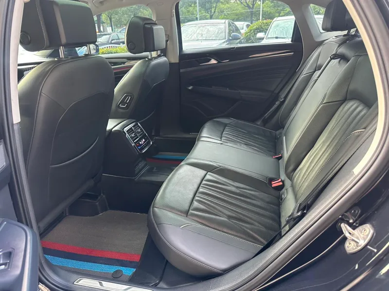 Volkswagen Passat 2023 Restyling 330TSI Luxury Edition interior photo 12 Volkswagen Passat 2023 Restyling 330TSI Luxury Edition interior photo 12