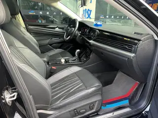 Volkswagen Passat 2023 Restyling 330TSI Luxury Edition interior photo 13 Volkswagen Passat 2023 Restyling 330TSI Luxury Edition interior photo 13