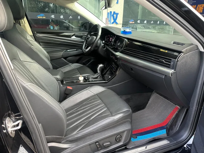 Volkswagen Passat 2023 Restyling 330TSI Luxury Edition interior photo 13 Volkswagen Passat 2023 Restyling 330TSI Luxury Edition interior photo 13