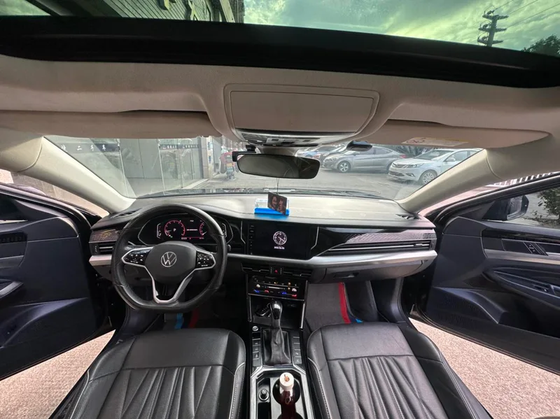 Volkswagen Passat 2023 Restyling 330TSI Luxury Edition interior photo 16 Volkswagen Passat 2023 Restyling 330TSI Luxury Edition interior photo 16