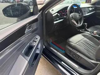 Volkswagen Passat 2023 Restyling 330TSI Luxury Edition interior photo 17 Volkswagen Passat 2023 Restyling 330TSI Luxury Edition interior photo 17