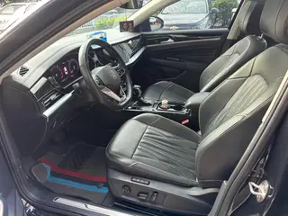 Volkswagen Passat 2023 Restyling 330TSI Luxury Edition interior photo 18 Volkswagen Passat 2023 Restyling 330TSI Luxury Edition interior photo 18