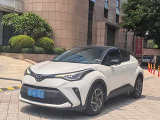 Toyota C-HR 2021 2.0L Роскошная версия