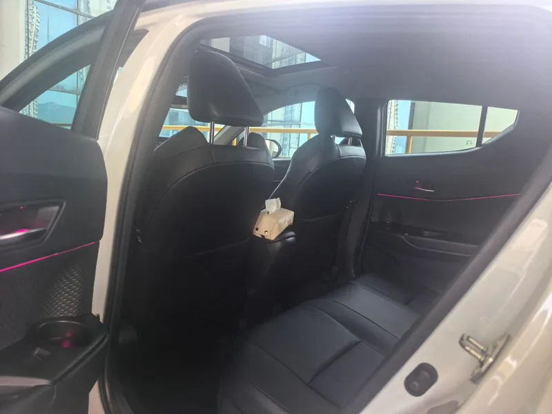 Toyota C-HR 2021 2.0L Luxury Edition exterior photo 4 Toyota C-HR 2021 2.0L Luxury Edition exterior photo 4