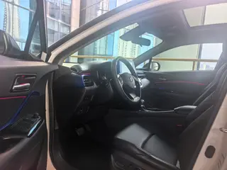 Toyota C-HR 2021 2.0L Luxury Edition interior photo 6 Toyota C-HR 2021 2.0L Luxury Edition interior photo 6