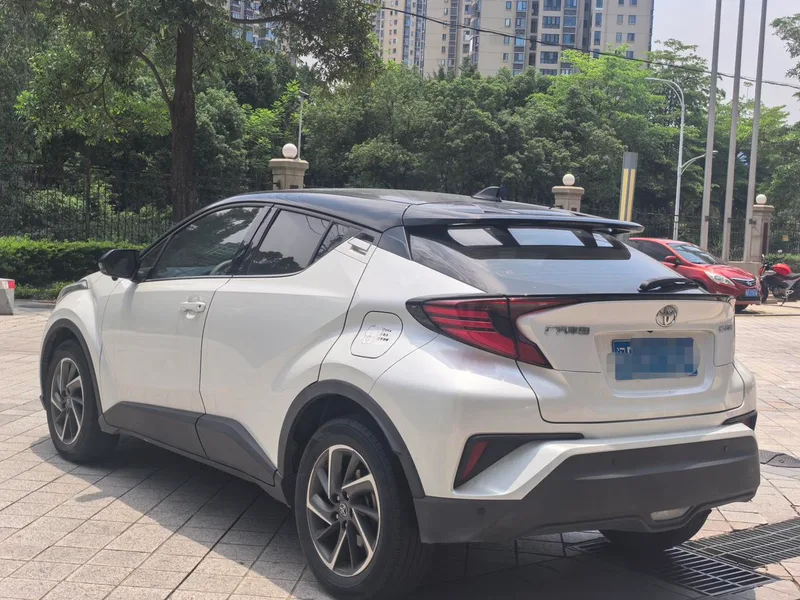 Toyota C-HR 2021 2.0L Luxury Edition interior photo 7 Toyota C-HR 2021 2.0L Luxury Edition interior photo 7