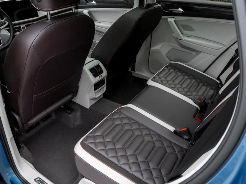 Volkswagen Tayron 2023 330TSI Deux roues motrices, luxe Plus Version avancée intérieur photo 11 Volkswagen Tayron 2023 330TSI Deux roues motrices, luxe Plus Version avancée intérieur photo 11