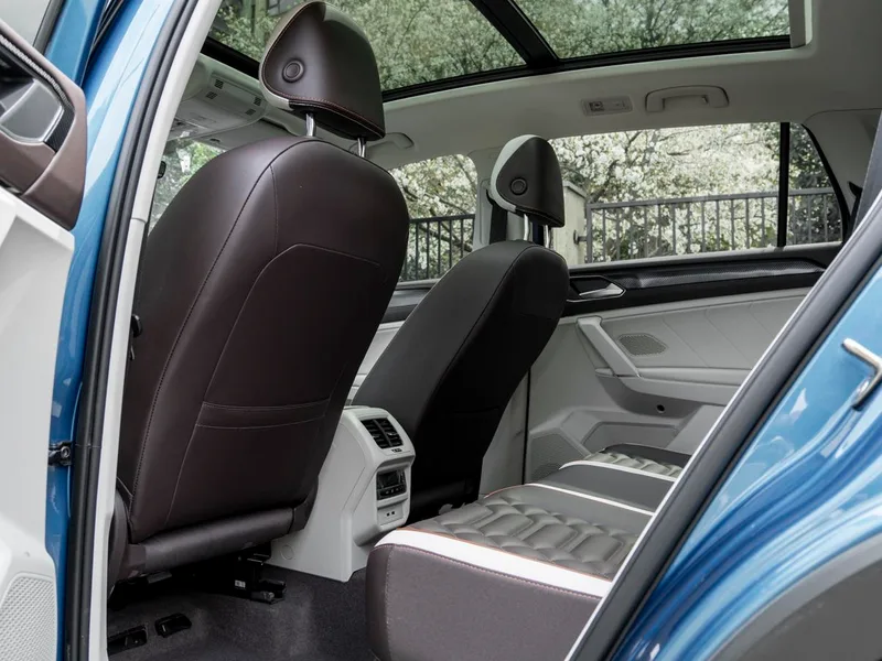 Volkswagen Tayron 2023 330TSI Deux roues motrices, luxe Plus Version avancée intérieur photo 12 Volkswagen Tayron 2023 330TSI Deux roues motrices, luxe Plus Version avancée intérieur photo 12
