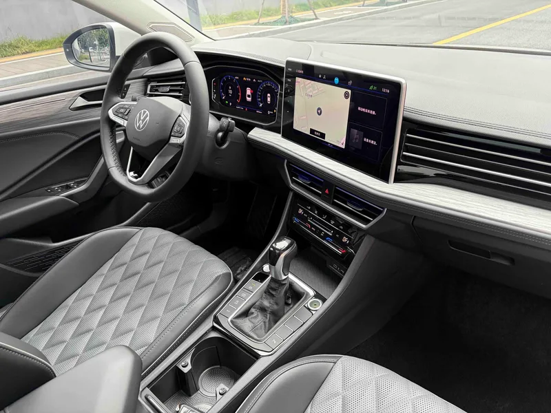 Volkswagen Sagitar 2023 280TSI DSG Premium Edition interior photo 11 Volkswagen Sagitar 2023 280TSI DSG Premium Edition interior photo 11
