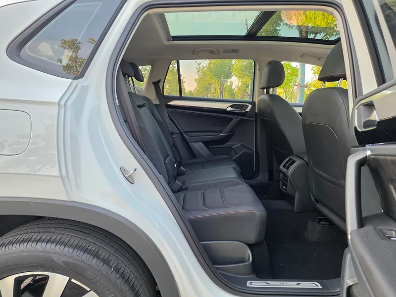 Volkswagen Tayron 2021 330TSI Two-wheel drive 30 Anniversary Edition interior photo 11 Volkswagen Tayron 2021 330TSI Two-wheel drive 30 Anniversary Edition interior photo 11