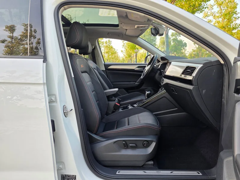 Volkswagen Tayron 2021 330TSI Two-wheel drive 30 Anniversary Edition interior photo 12 Volkswagen Tayron 2021 330TSI Two-wheel drive 30 Anniversary Edition interior photo 12