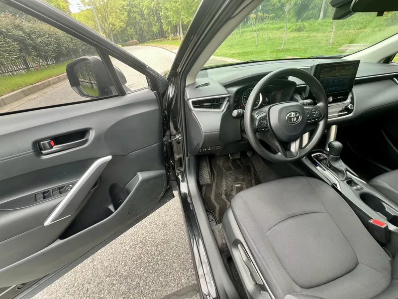 Toyota Corolla Cross 2022 2.0L Premium Edition interior photo 10 Toyota Corolla Cross 2022 2.0L Premium Edition interior photo 10