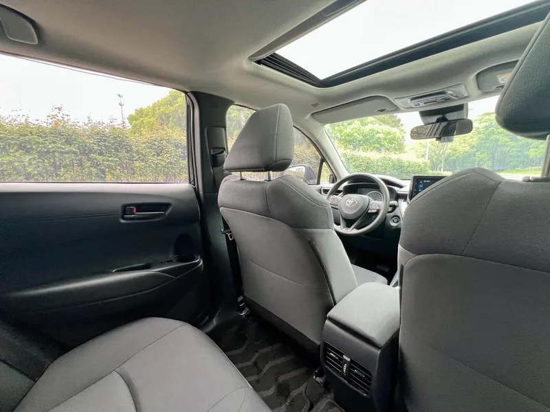 Toyota Corolla Cross 2022 2.0L Premium Edition interior photo 17 Toyota Corolla Cross 2022 2.0L Premium Edition interior photo 17