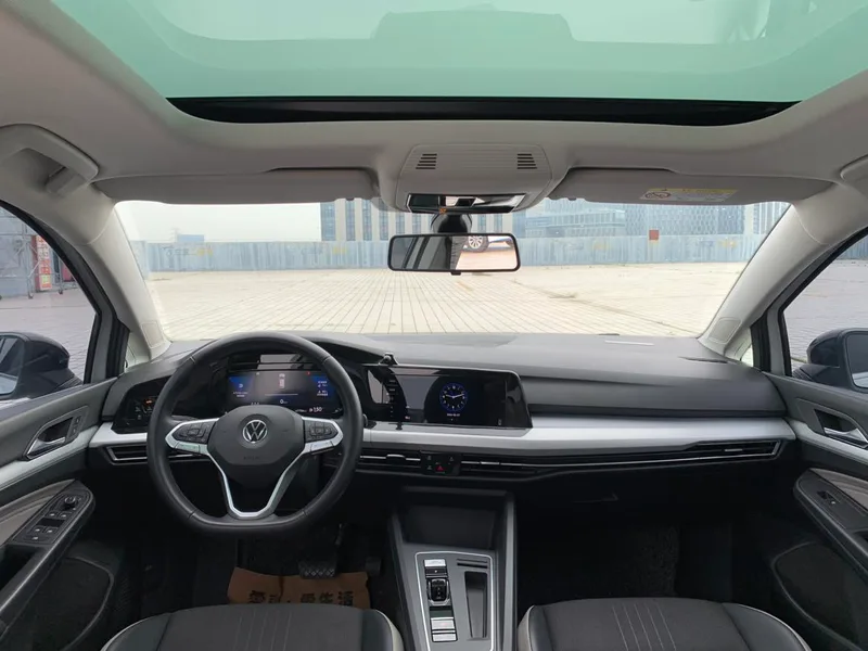 Volkswagen Golf 2021 280TSI DSG 30 Edición de aniversario interior foto 8 Volkswagen Golf 2021 280TSI DSG 30 Edición de aniversario interior foto 8