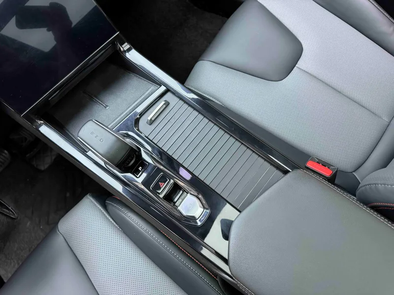 Geely Boyue 2023 Boyue COOL 1.5T Inteligente interior foto 11 Geely Boyue 2023 Boyue COOL 1.5T Inteligente interior foto 11