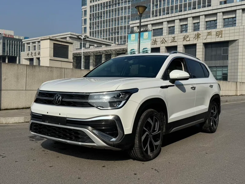 Volkswagen Tharu 2023 300TSI Versión de luna brillante con tracción en dos ruedas exterior foto 1 Volkswagen Tharu 2023 300TSI Versión de luna brillante con tracción en dos ruedas exterior foto 1