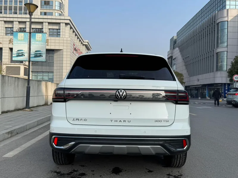 Volkswagen Tharu 2023 300TSI Versión de luna brillante con tracción en dos ruedas exterior foto 5 Volkswagen Tharu 2023 300TSI Versión de luna brillante con tracción en dos ruedas exterior foto 5