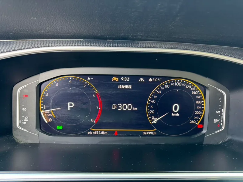 Volkswagen Tharu 2023 300TSI Versión de luna brillante con tracción en dos ruedas interior foto 14 Volkswagen Tharu 2023 300TSI Versión de luna brillante con tracción en dos ruedas interior foto 14