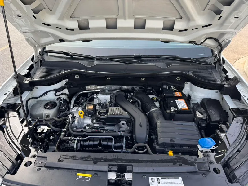 Volkswagen Tharu 2023 300TSI Versión de luna brillante con tracción en dos ruedas interior foto 17 Volkswagen Tharu 2023 300TSI Versión de luna brillante con tracción en dos ruedas interior foto 17