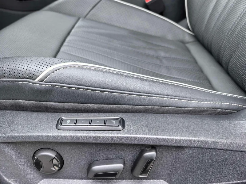 Volkswagen Passat 2023 330TSI Star Premium Edition interior photo 16 Volkswagen Passat 2023 330TSI Star Premium Edition interior photo 16