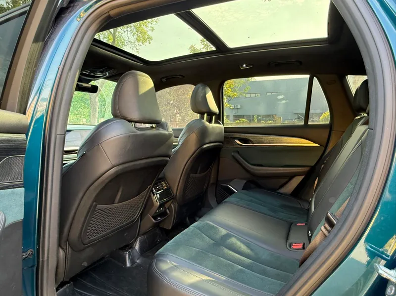 Geely Monjaro 2021 2.0TD DCT EVO Two-drive flagship type interior photo 8 Geely Monjaro 2021 2.0TD DCT EVO Two-drive flagship type interior photo 8