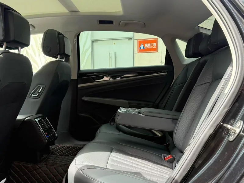 Volkswagen Passat 2025 Expart 380TSI Version dragon étoilé intérieur photo 6 Volkswagen Passat 2025 Expart 380TSI Version dragon étoilé intérieur photo 6