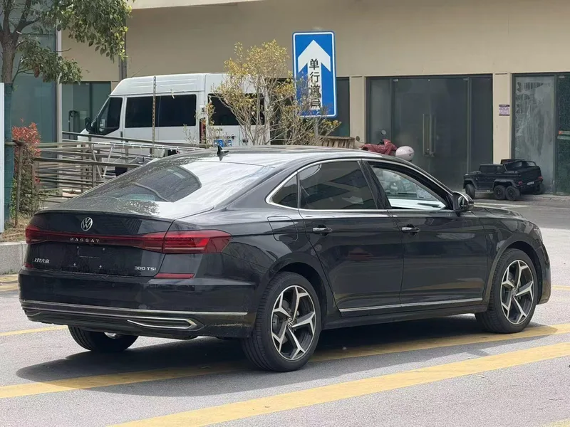 Volkswagen Passat 2025 Expart 380TSI Version dragon étoilé intérieur photo 9 Volkswagen Passat 2025 Expart 380TSI Version dragon étoilé intérieur photo 9