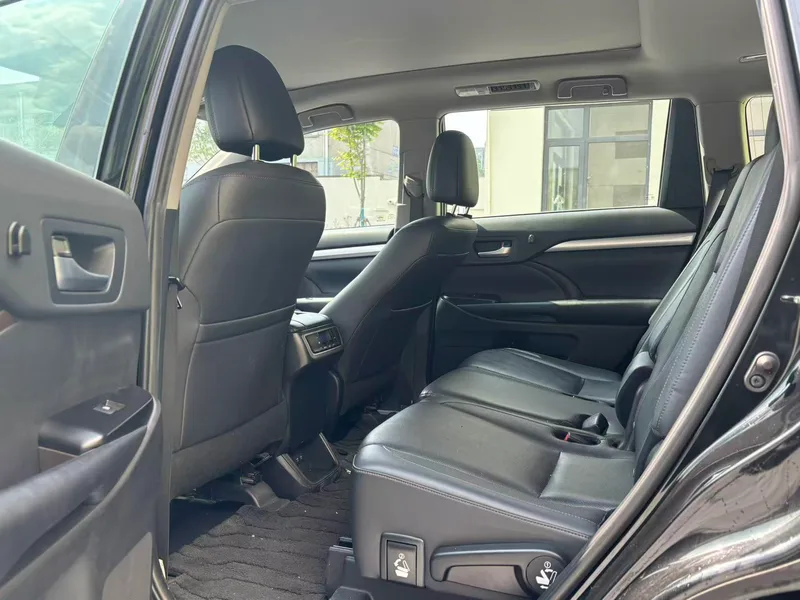 Toyota Highlander 2018 2.0T Four-wheel drive Premium Edition 7 seat Country VI exterior photo 5 Toyota Highlander 2018 2.0T Four-wheel drive Premium Edition 7 seat Country VI exterior photo 5