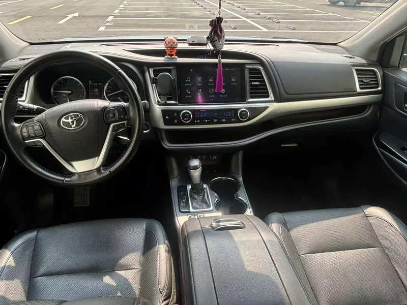 Toyota Highlander 2018 2.0T Four-wheel drive Premium Edition 7 seat Country VI interior photo 6 Toyota Highlander 2018 2.0T Four-wheel drive Premium Edition 7 seat Country VI interior photo 6